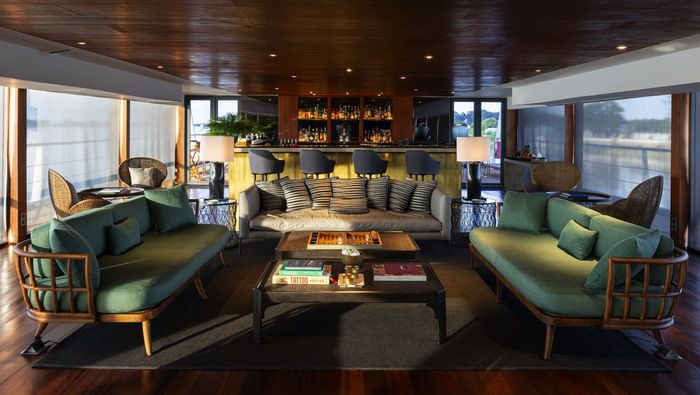 Indoor Lounge & Bar